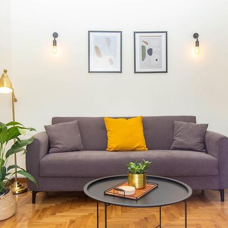 Loucas Apartment เอเธนส์ ภายนอก รูปภาพ