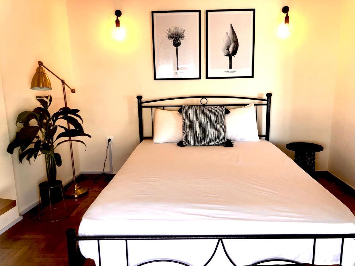 Loucas Apartment เอเธนส์ ภายนอก รูปภาพ