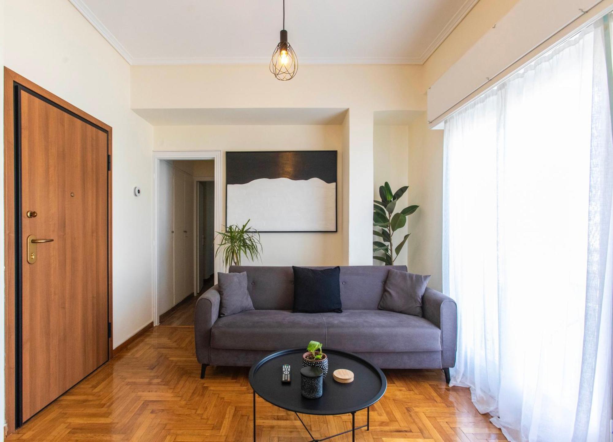 Loucas Apartment เอเธนส์ ภายนอก รูปภาพ